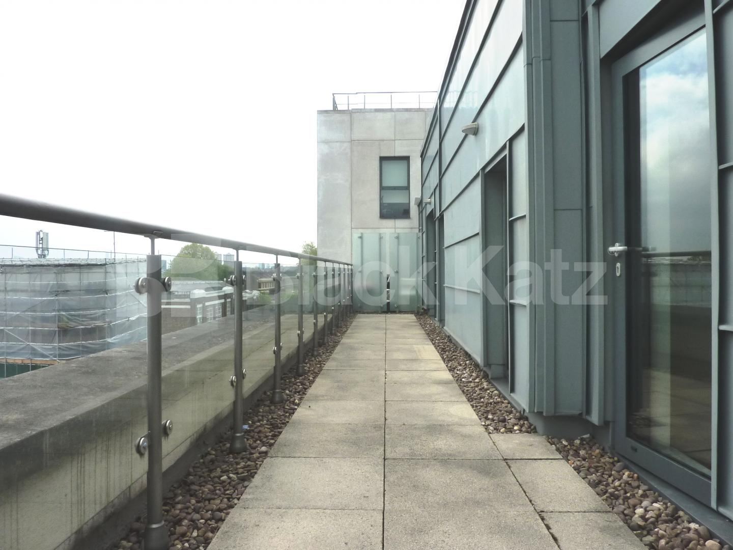 			AMAZING 2 BED 2 BATH IN THE HEART OF CAMDEN!, 2 Bedroom, 1 bath, 1 reception Flat			 Lockhouse, Oval Road, CAMDEN